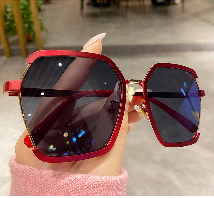 New Women's Anti Ultraviolet Classic Cat's Eye Design Fashion Sunglasses