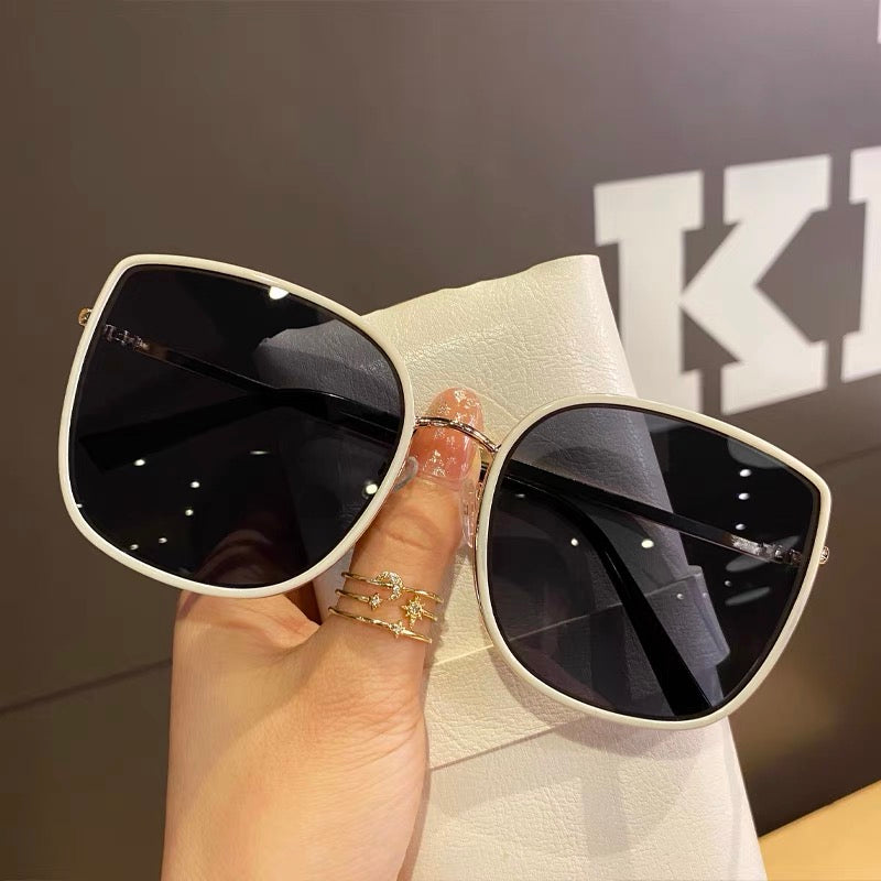 Luxury Rimless Sunglasses Women Fashion Oversized Outdoor Gradient Shades UV400 with sunglass case Features: Visible perspective rate: 99 (%). Anti-UV level : UV400