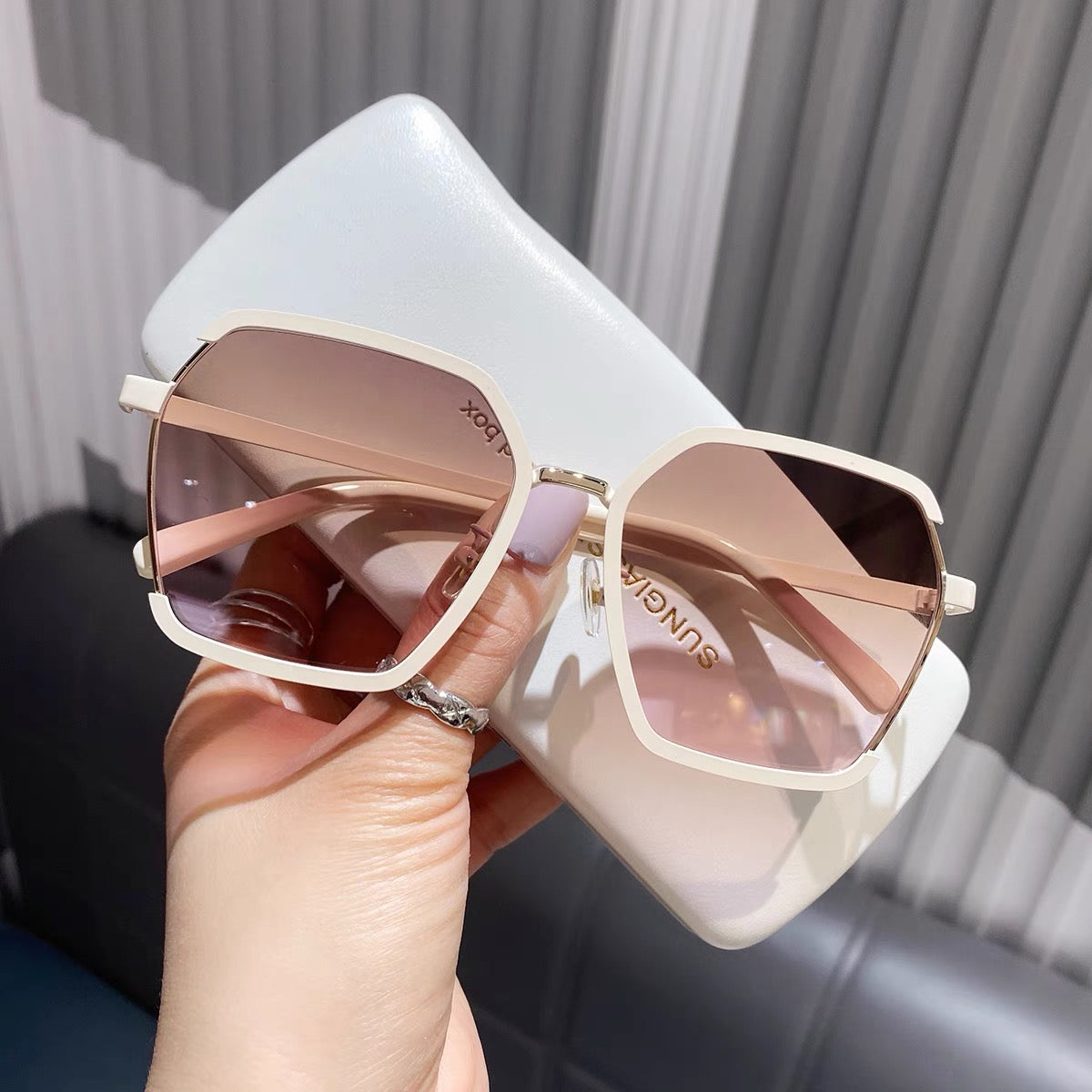 New Women's Anti Ultraviolet Classic Cat's Eye Design Fashion Sunglasses