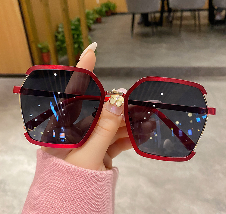 New Women's Anti Ultraviolet Classic Cat's Eye Design Fashion Sunglasses
