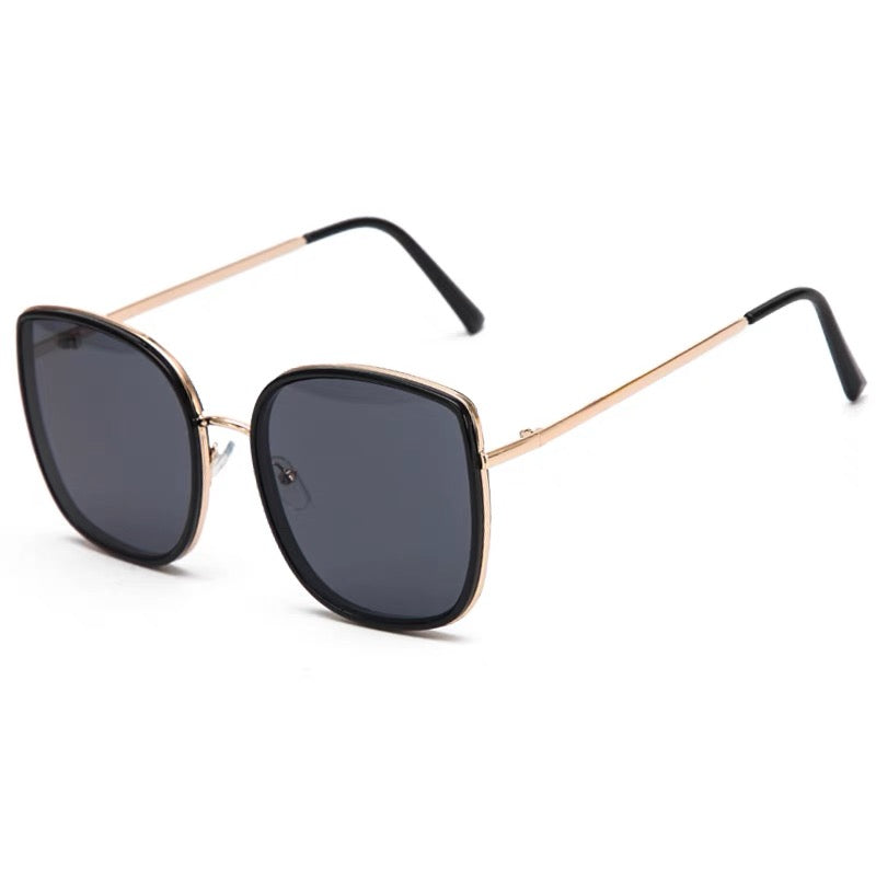 Luxury Rimless Sunglasses Women Fashion Oversized Outdoor Gradient Shades UV400 with sunglass case Features: Visible perspective rate: 99 (%). Anti-UV level : UV400