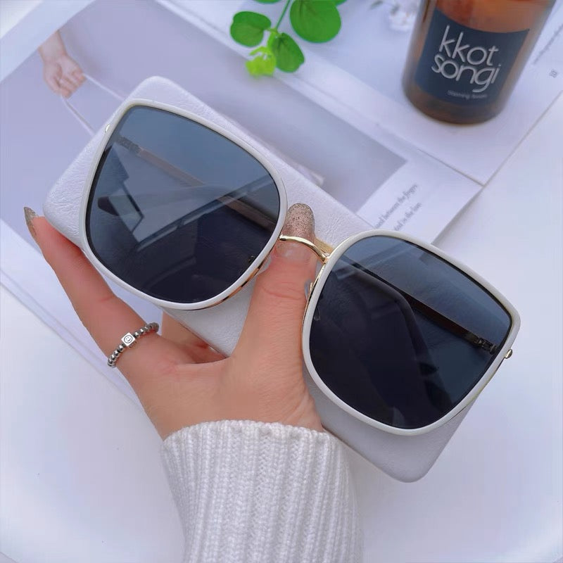Luxury Rimless Sunglasses Women Fashion Oversized Outdoor Gradient Shades UV400 with sunglass case   Features: Visible perspective rate: 99 (%).  Anti-UV level : UV400